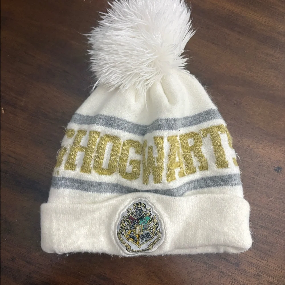 Hogwarts Harry Potter Kids Pom-Pom Hat in White and Gold fall winter